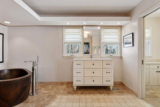 3 Birdie Lane, Chaska, MN 55318