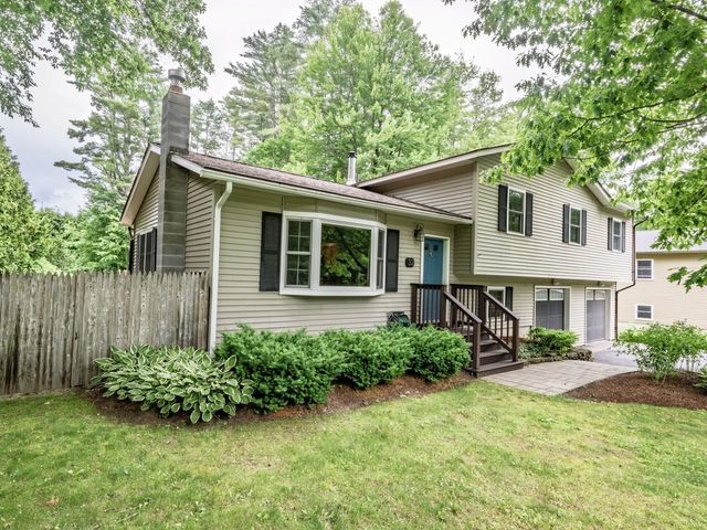 32 Logwood Circle, Essex, VT 05452