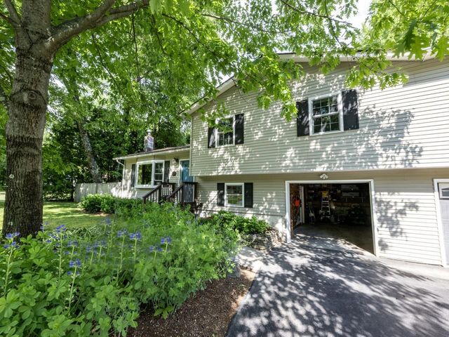 32 Logwood Circle, Essex, VT 05452