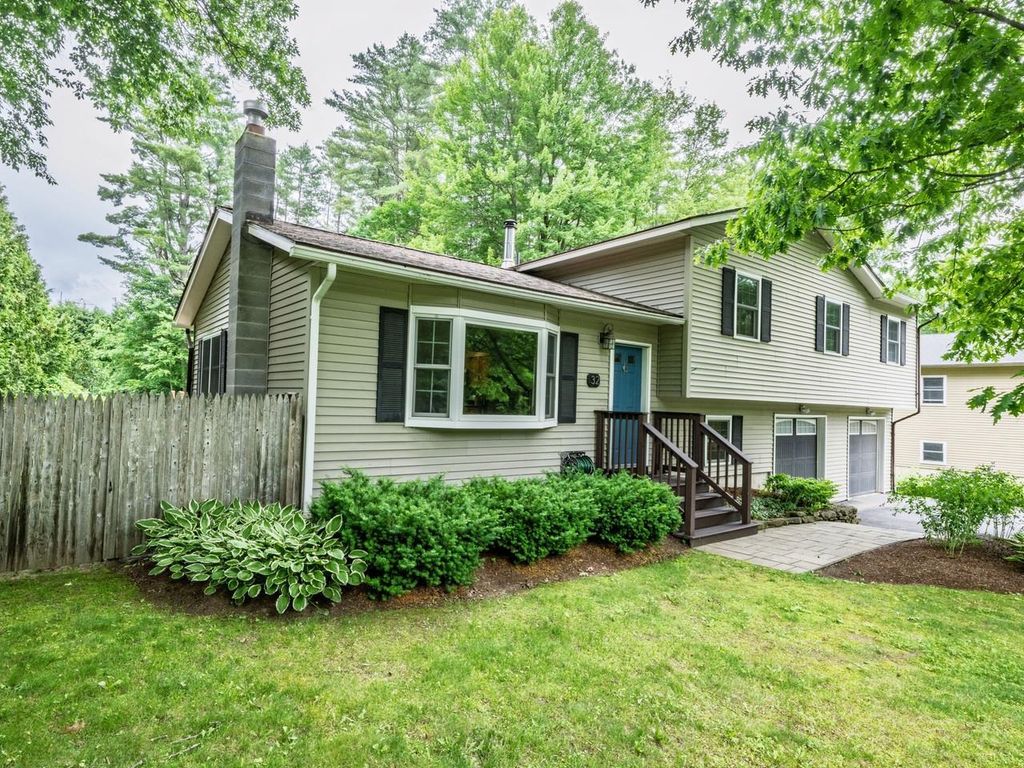 32 Logwood Circle, Essex, VT 05452