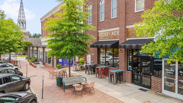 204 Greenview Drive, Chapel Hill, NC 27516