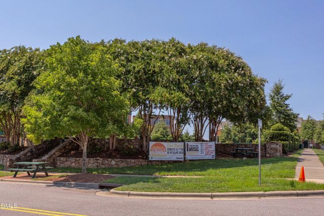 204 Greenview Drive, Chapel Hill, NC 27516