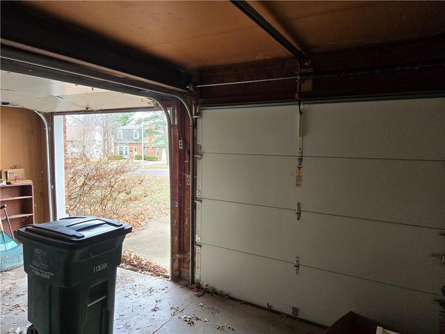 9724 Slater Lane, Overland Park, KS 66212