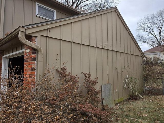 9724 Slater Lane, Overland Park, KS 66212