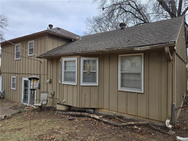 9724 Slater Lane, Overland Park, KS 66212