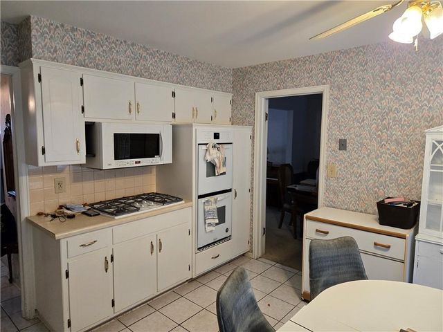 9724 Slater Lane, Overland Park, KS 66212