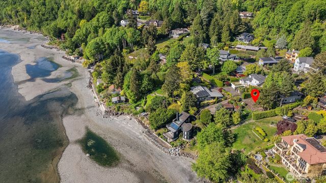 3253 Perkins Lane W, Seattle, WA 98199