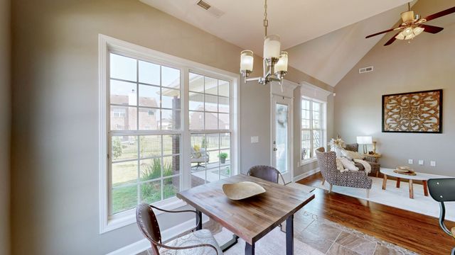 5016 Lady Thatcher Dr, Murfreesboro, TN 37129