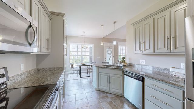 5016 Lady Thatcher Dr, Murfreesboro, TN 37129