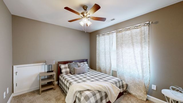 5016 Lady Thatcher Dr, Murfreesboro, TN 37129