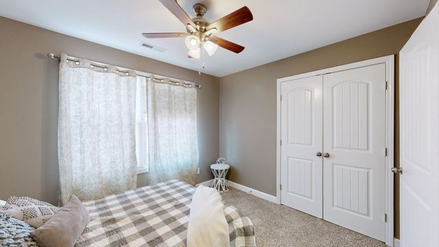 5016 Lady Thatcher Dr, Murfreesboro, TN 37129