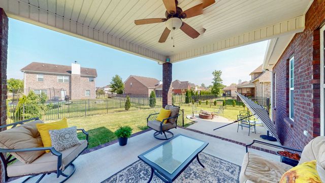5016 Lady Thatcher Dr, Murfreesboro, TN 37129