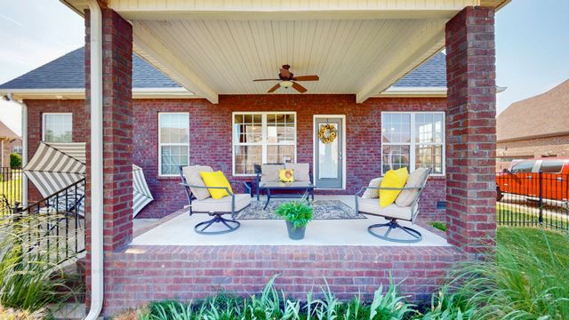 5016 Lady Thatcher Dr, Murfreesboro, TN 37129