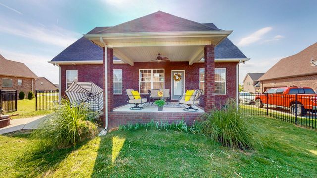 5016 Lady Thatcher Dr, Murfreesboro, TN 37129