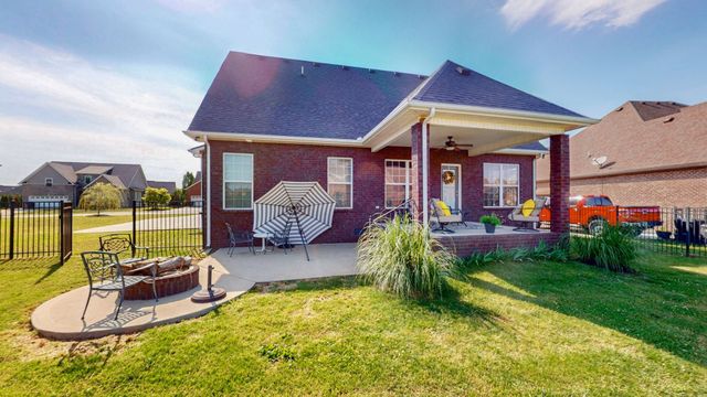 5016 Lady Thatcher Dr, Murfreesboro, TN 37129