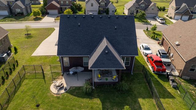 5016 Lady Thatcher Dr, Murfreesboro, TN 37129