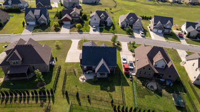 5016 Lady Thatcher Dr, Murfreesboro, TN 37129