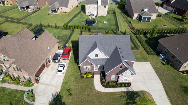 5016 Lady Thatcher Dr, Murfreesboro, TN 37129