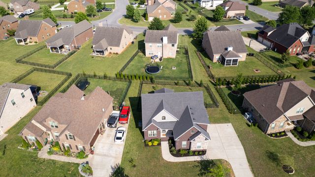 5016 Lady Thatcher Dr, Murfreesboro, TN 37129