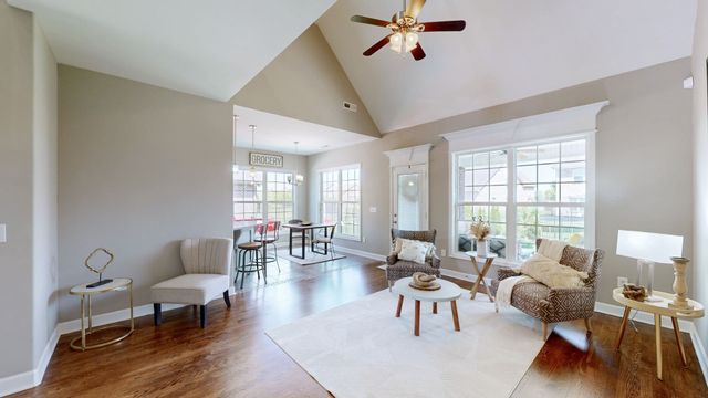 5016 Lady Thatcher Dr, Murfreesboro, TN 37129
