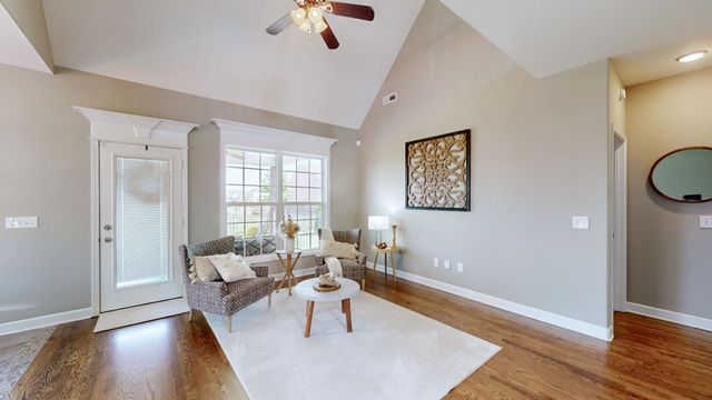 5016 Lady Thatcher Dr, Murfreesboro, TN 37129