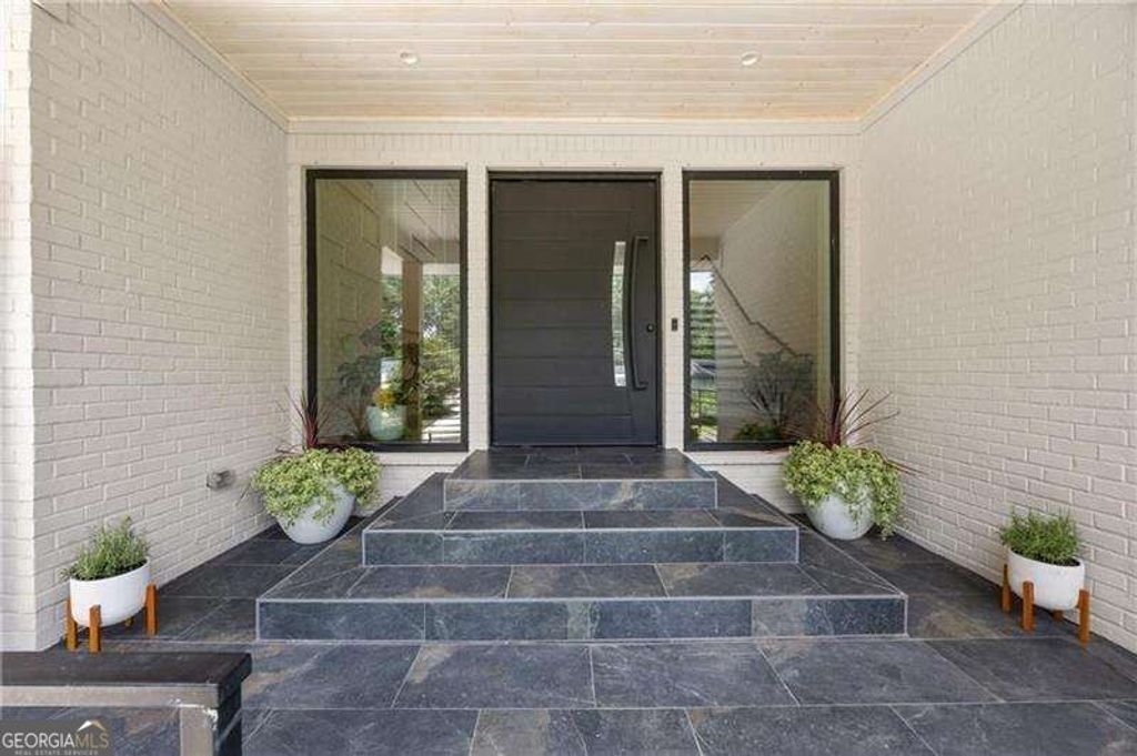 680 Carriage Drive, Sandy Springs, GA 30328 — photo 2