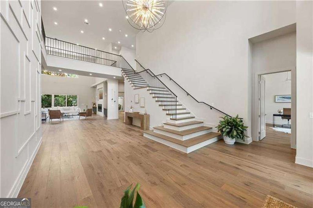 680 Carriage Drive, Sandy Springs, GA 30328 — photo 5