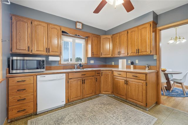 23 24th Avenue SW, Cedar Rapids, IA 52404