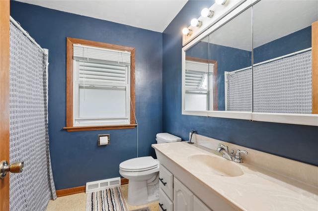 23 24th Avenue SW, Cedar Rapids, IA 52404
