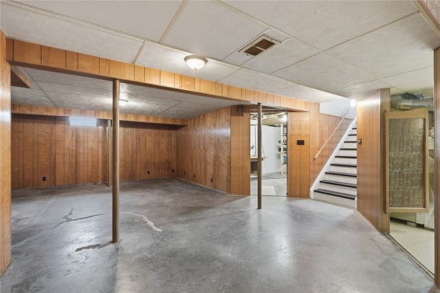 23 24th Avenue SW, Cedar Rapids, IA 52404