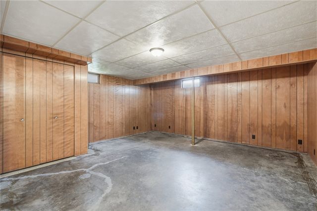 23 24th Avenue SW, Cedar Rapids, IA 52404