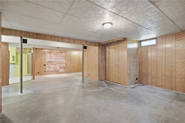 23 24th Avenue SW, Cedar Rapids, IA 52404