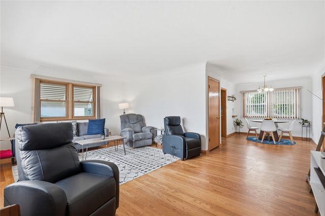 23 24th Avenue SW, Cedar Rapids, IA 52404