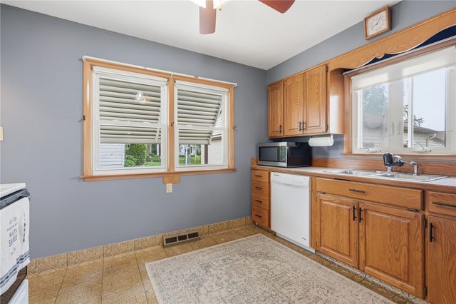 23 24th Avenue SW, Cedar Rapids, IA 52404