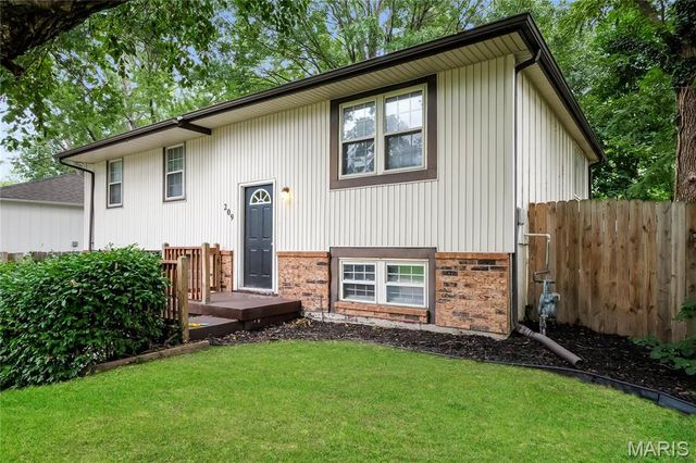 209 Valley Drive, Grain Valley, MO 64029