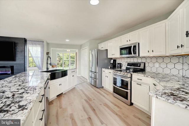 558 MONARCH DR, York, PA 17403