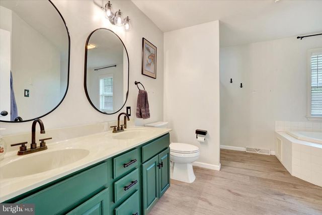 558 MONARCH DR, York, PA 17403