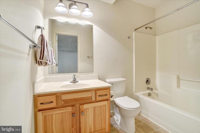 558 MONARCH DR, York, PA 17403