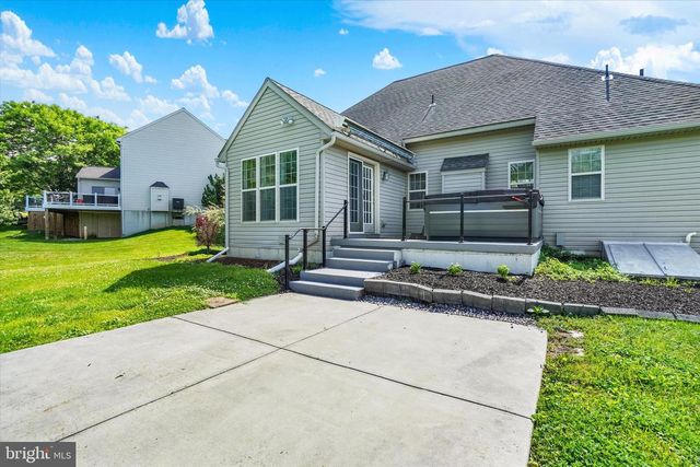 558 MONARCH DR, York, PA 17403
