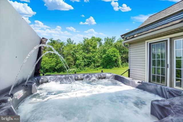 558 MONARCH DR, York, PA 17403