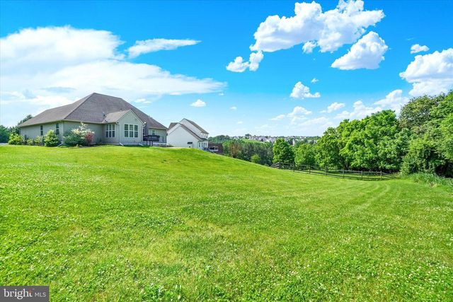 558 MONARCH DR, York, PA 17403