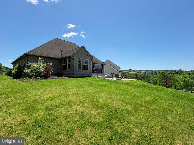558 MONARCH DR, York, PA 17403
