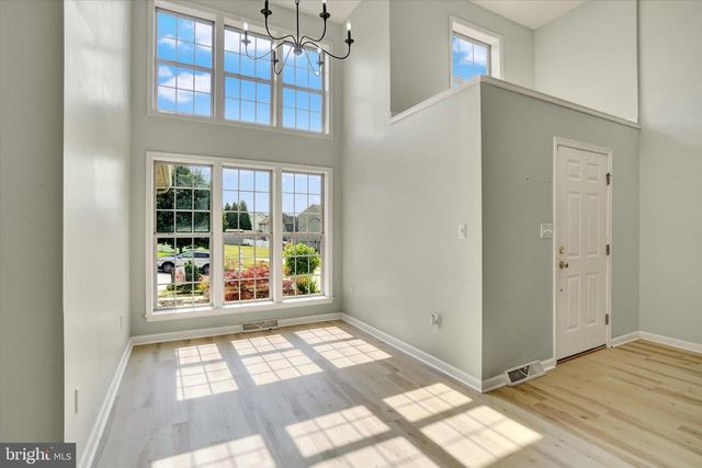 558 MONARCH DR, York, PA 17403