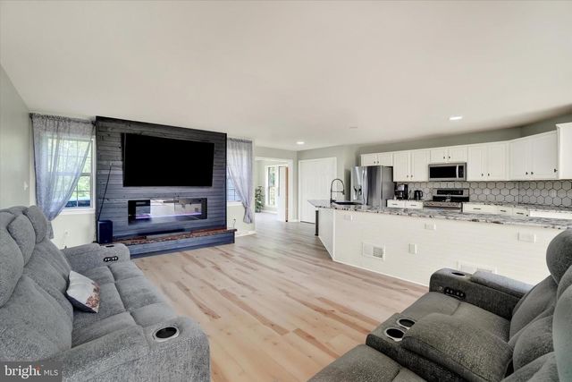 558 MONARCH DR, York, PA 17403