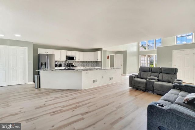 558 MONARCH DR, York, PA 17403