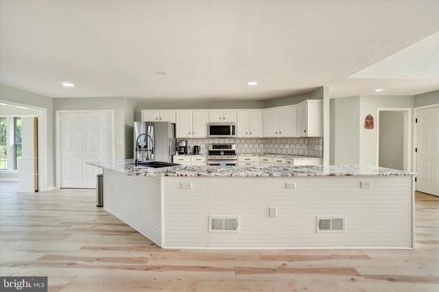 558 MONARCH DR, York, PA 17403