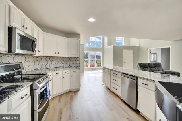 558 MONARCH DR, York, PA 17403