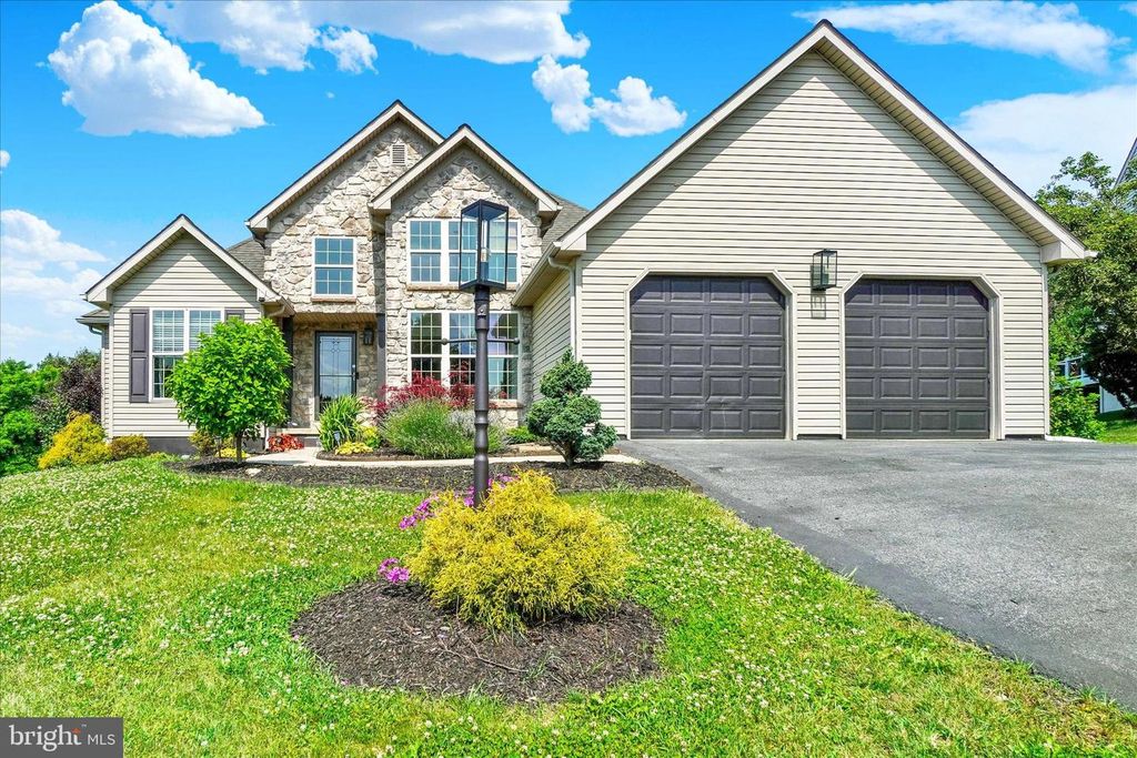 558 MONARCH DR, York, PA 17403