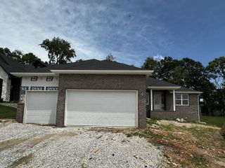 5569 East Wild Horse Drive, Springfield, MO 65802