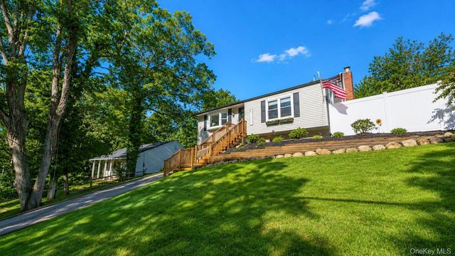 19 Hawthorne Road, Rocky Point, NY 11778